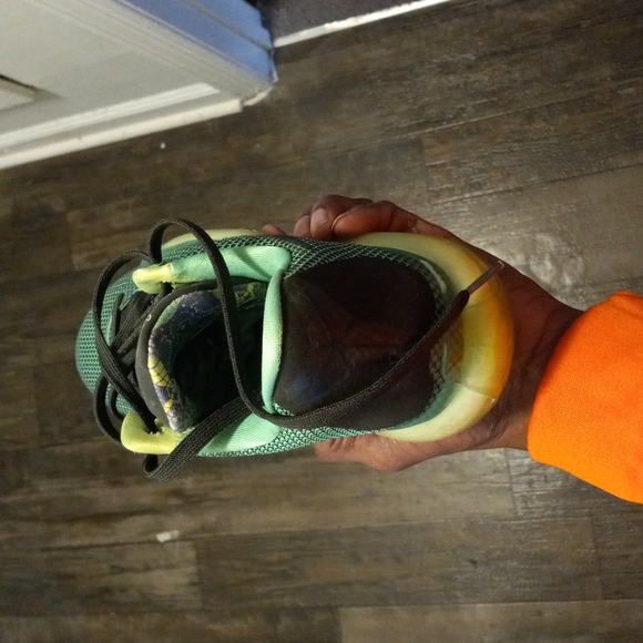 Shoes - Picture 4 of 5